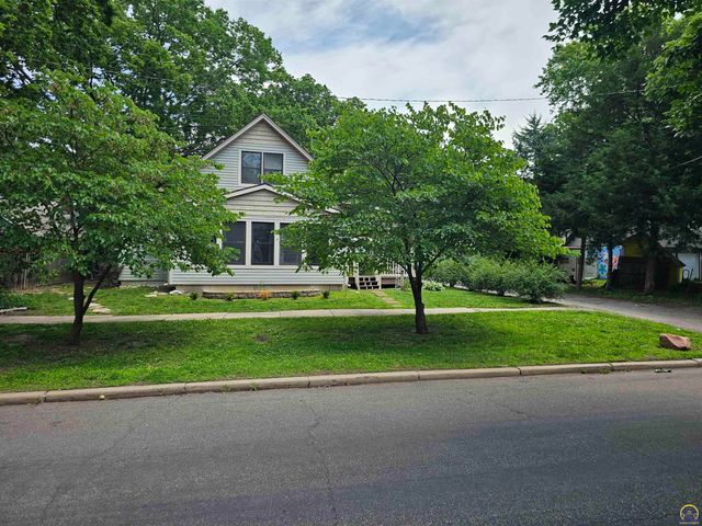 1912 SW 15th ST, Topeka, KS 66604