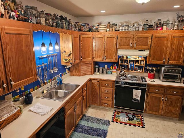 1912 SW 15th ST, Topeka, KS 66604