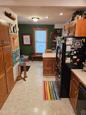 1912 SW 15th ST, Topeka, KS 66604