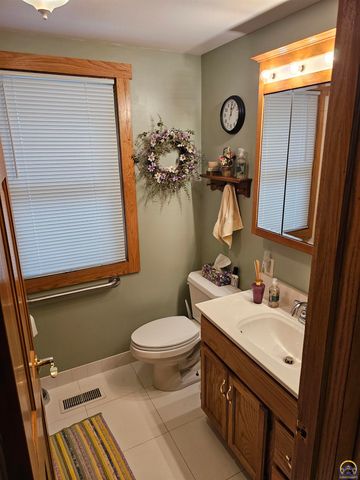 1912 SW 15th ST, Topeka, KS 66604