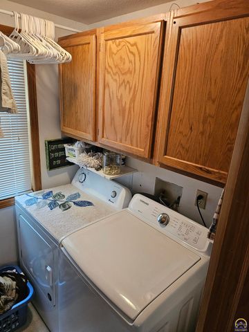 1912 SW 15th ST, Topeka, KS 66604