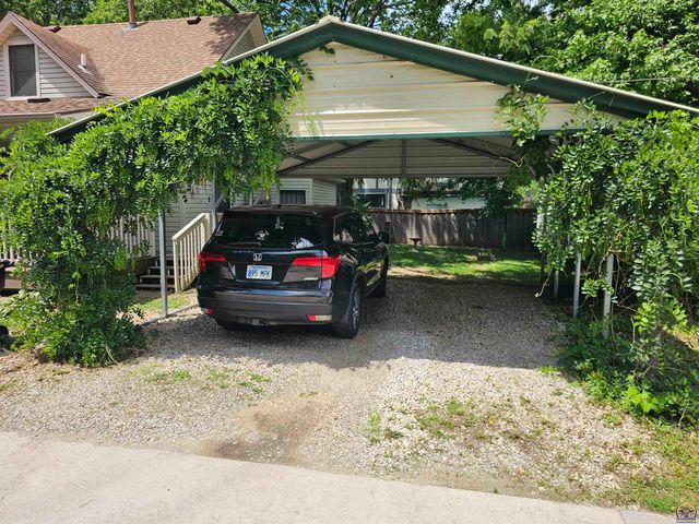 1912 SW 15th ST, Topeka, KS 66604
