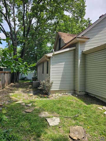 1912 SW 15th ST, Topeka, KS 66604