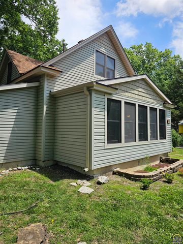 1912 SW 15th ST, Topeka, KS 66604