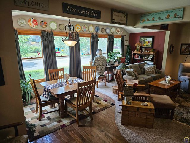 1912 SW 15th ST, Topeka, KS 66604