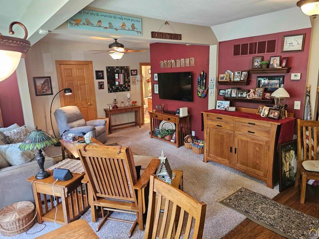 1912 SW 15th ST, Topeka, KS 66604
