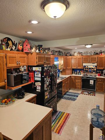 1912 SW 15th ST, Topeka, KS 66604