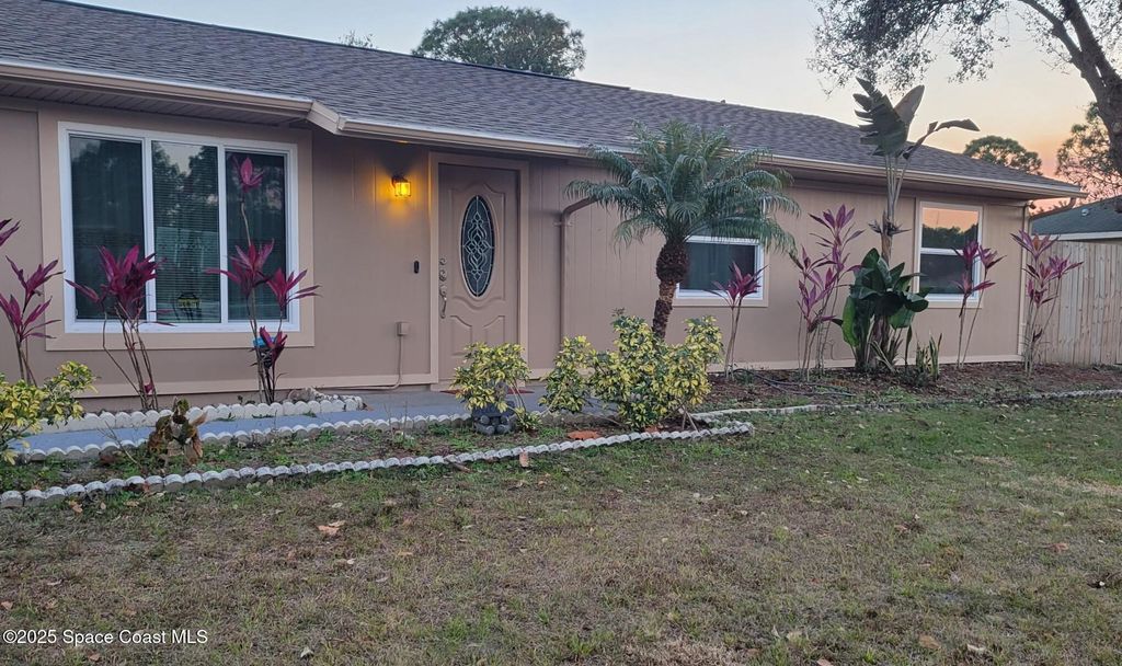 290 SE District Street SE, 12, Palm Bay, FL 32909