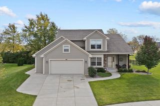 981 Log Cabin LANE, Belgium, WI 53004