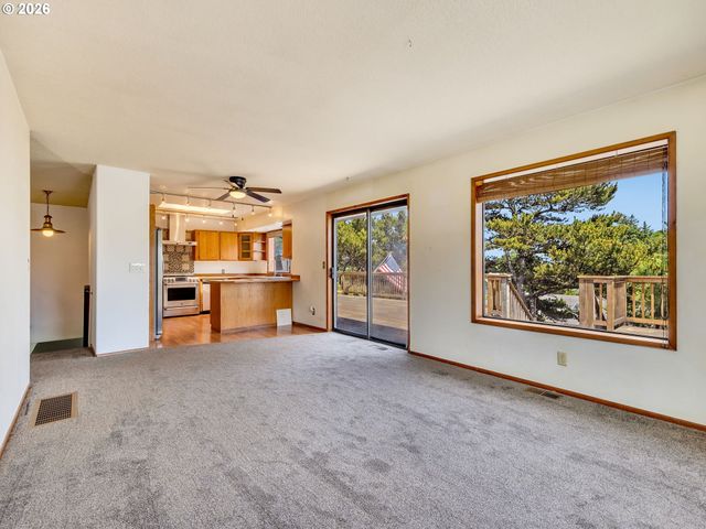 89989 MANION Dr, Warrenton, OR 97146