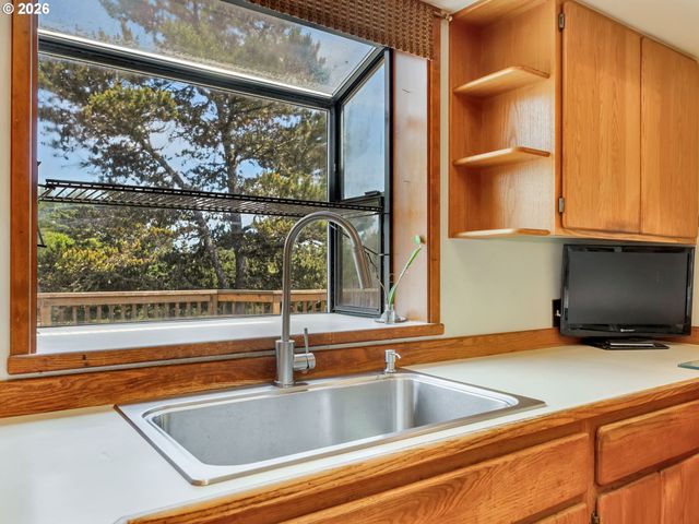 89989 MANION Dr, Warrenton, OR 97146
