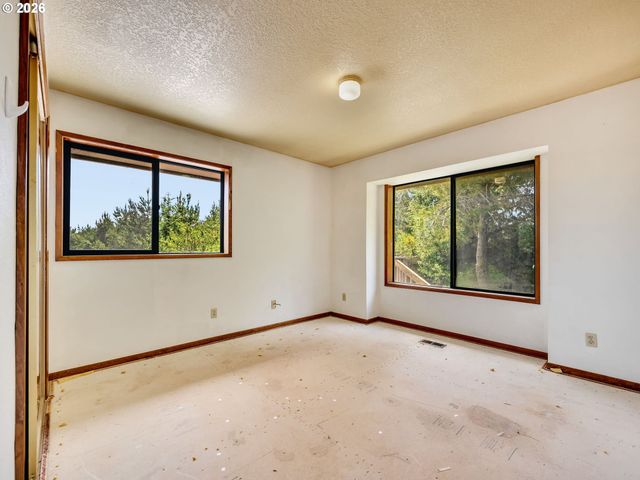 89989 MANION Dr, Warrenton, OR 97146