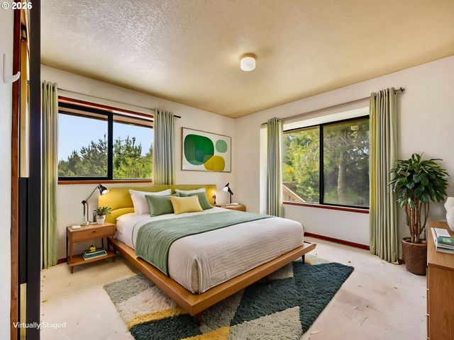 89989 MANION Dr, Warrenton, OR 97146