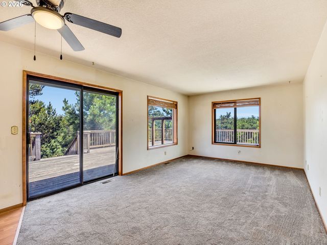 89989 MANION Dr, Warrenton, OR 97146