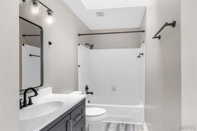 10510 Briston Court, St Louis, MO 63114