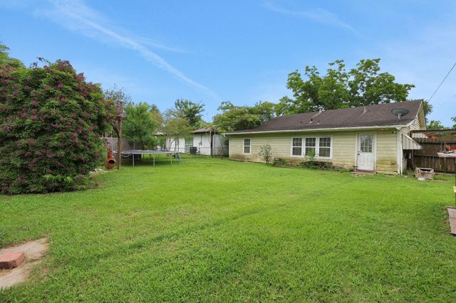 2713 Cos Street, Liberty, TX 77575