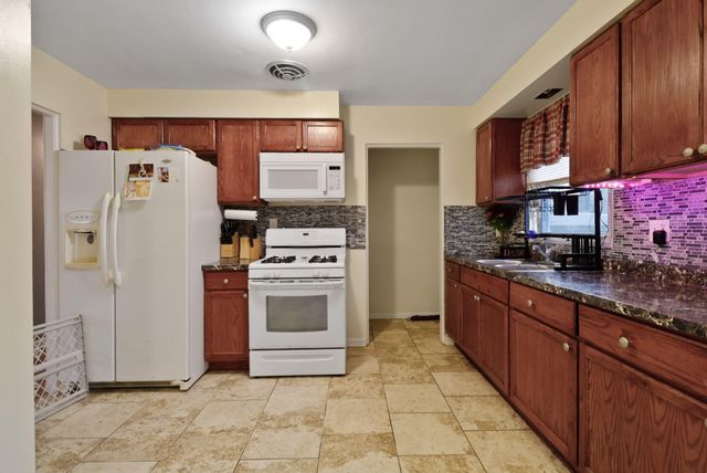 5950 Hayes Place, Merrillville, IN 46410