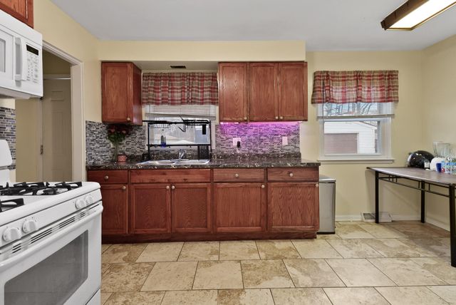 5950 Hayes Place, Merrillville, IN 46410