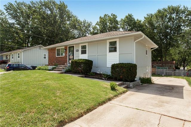 104 SE Kingscross Road, Blue Springs, MO 64014