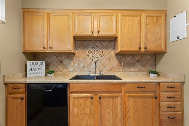 104 SE Kingscross Road, Blue Springs, MO 64014