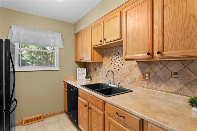 104 SE Kingscross Road, Blue Springs, MO 64014