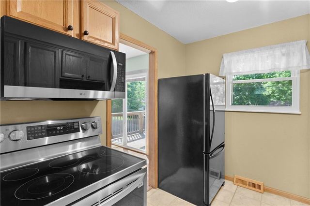104 SE Kingscross Road, Blue Springs, MO 64014