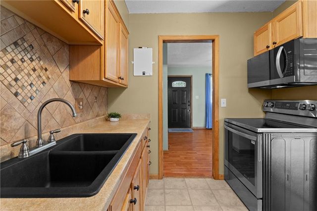 104 SE Kingscross Road, Blue Springs, MO 64014