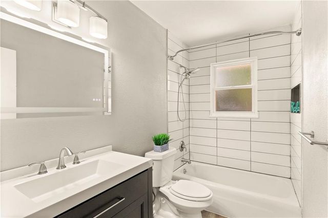 104 SE Kingscross Road, Blue Springs, MO 64014