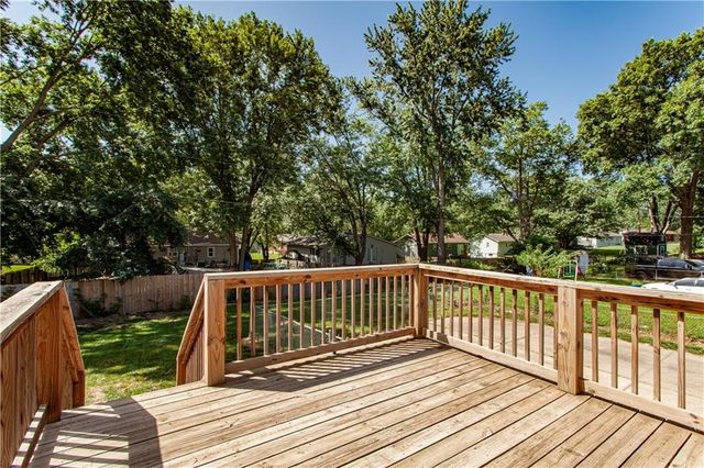 104 SE Kingscross Road, Blue Springs, MO 64014