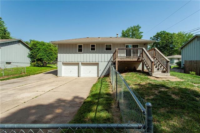 104 SE Kingscross Road, Blue Springs, MO 64014