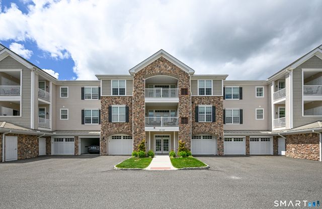 1011 Brookside Court 1011, Newtown, CT 06470