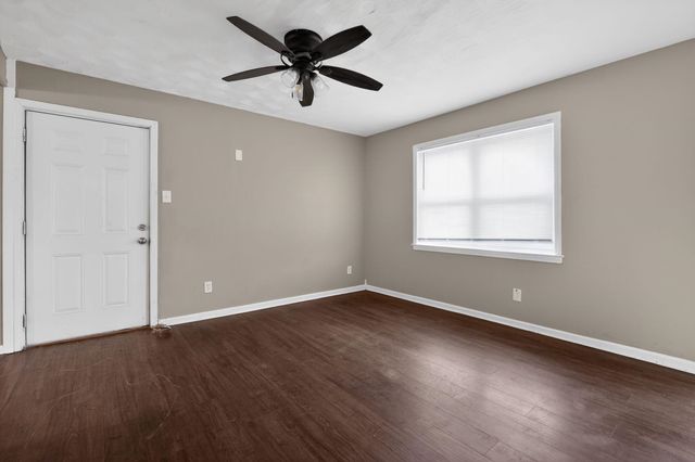 506 E SHELBY DR, Memphis, TN 38109