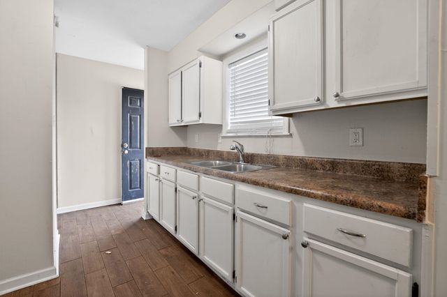 506 E SHELBY DR, Memphis, TN 38109