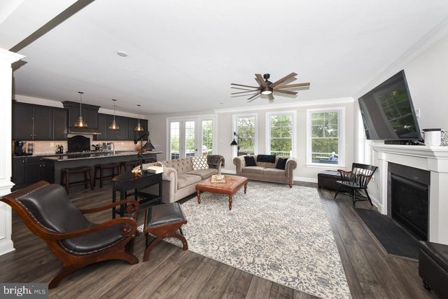 8 ELIZABETH LN, Doylestown, PA 18901