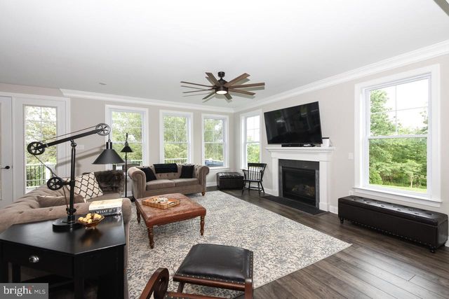 8 ELIZABETH LN, Doylestown, PA 18901