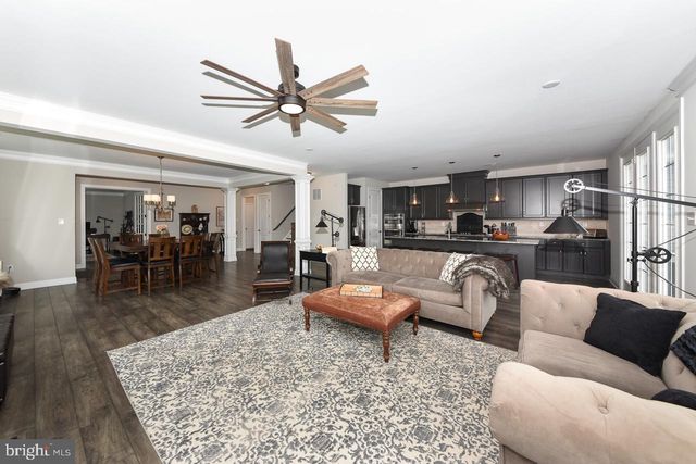 8 ELIZABETH LN, Doylestown, PA 18901