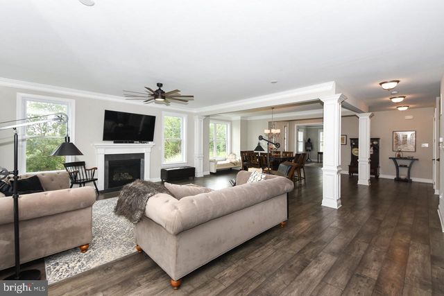 8 ELIZABETH LN, Doylestown, PA 18901