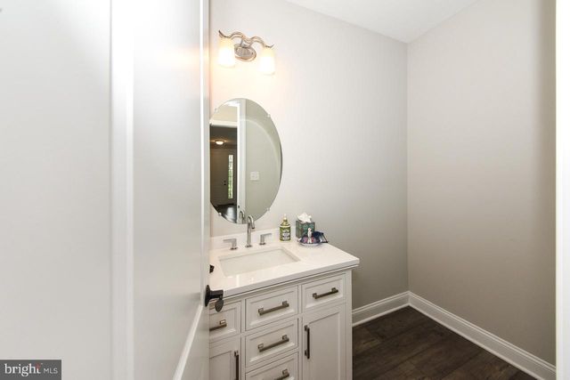 8 ELIZABETH LN, Doylestown, PA 18901