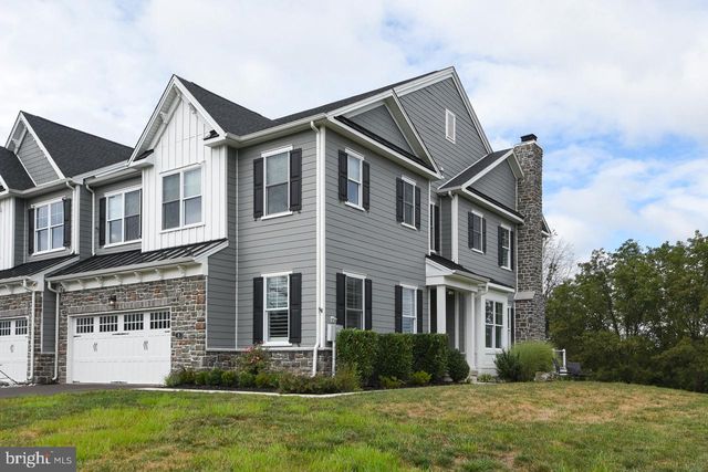 8 ELIZABETH LN, Doylestown, PA 18901