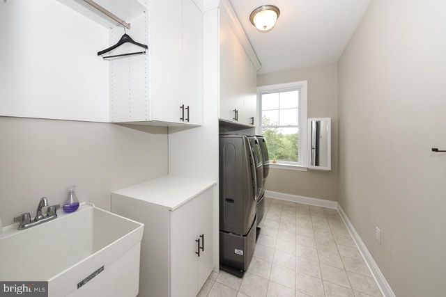 8 ELIZABETH LN, Doylestown, PA 18901