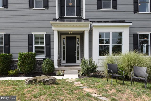 8 ELIZABETH LN, Doylestown, PA 18901