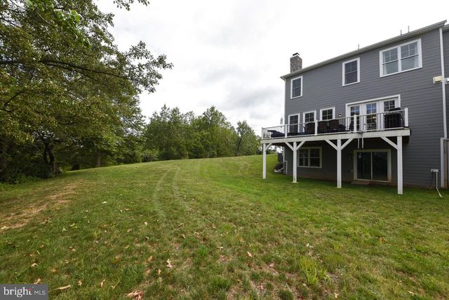 8 ELIZABETH LN, Doylestown, PA 18901