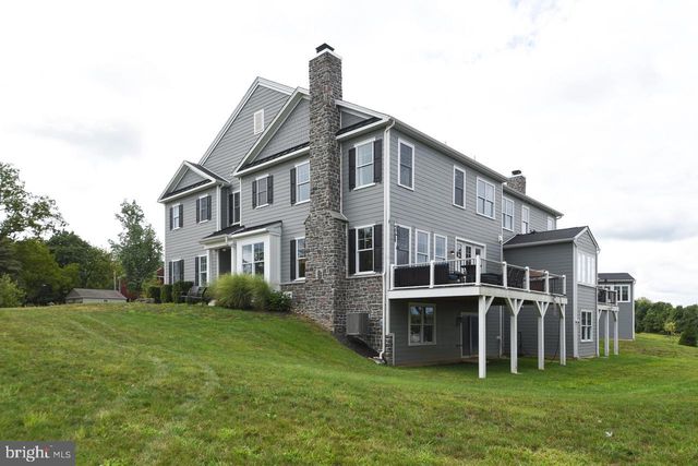 8 ELIZABETH LN, Doylestown, PA 18901