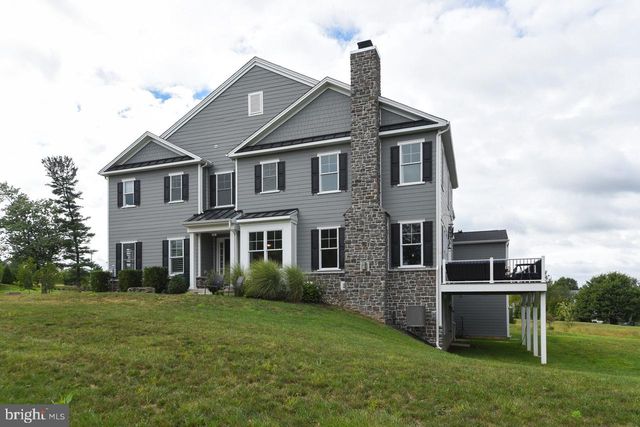 8 ELIZABETH LN, Doylestown, PA 18901