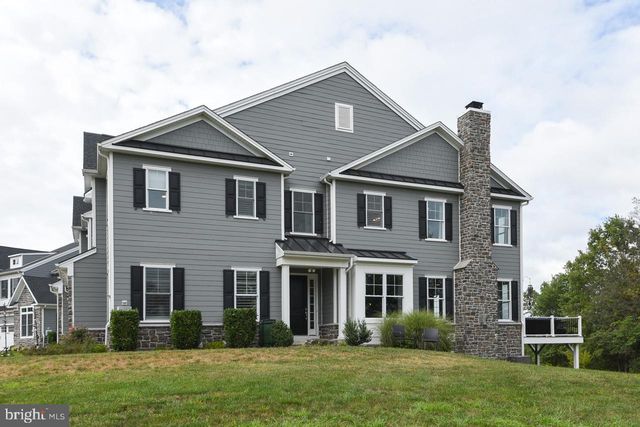 8 ELIZABETH LN, Doylestown, PA 18901