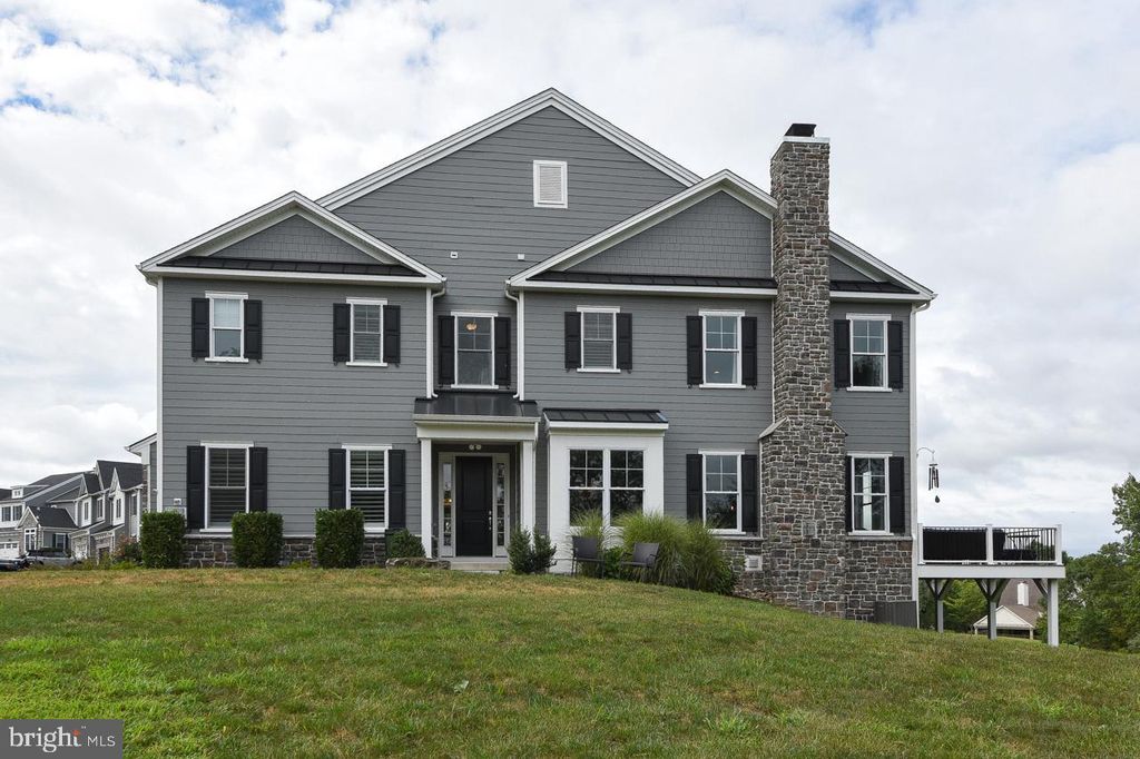 8 ELIZABETH LN, Doylestown, PA 18901