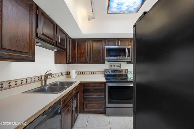 5521 N Arroyo Grande Drive, Tucson, AZ 85718