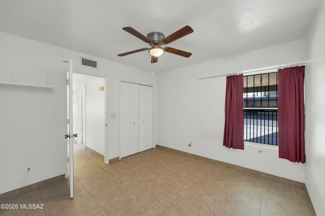 5521 N Arroyo Grande Drive, Tucson, AZ 85718