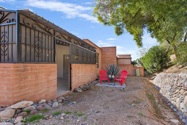 5521 N Arroyo Grande Drive, Tucson, AZ 85718
