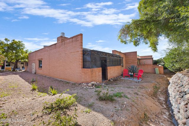 5521 N Arroyo Grande Drive, Tucson, AZ 85718
